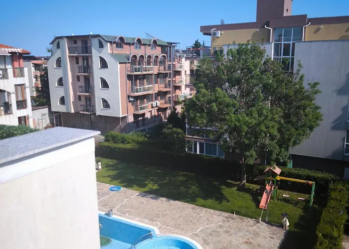 公寓 светлая на 4 этаже *